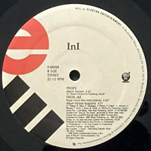 画像をギャラリービューアに読み込む, INI / FAKIN JAX/PROPS