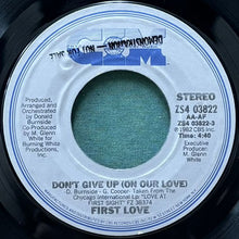 画像をギャラリービューアに読み込む, FIRST LOVE / DON'T GIVE UP (ON OUR LOVE)/THE LOVE I HAD