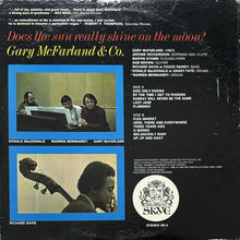 画像をギャラリービューアに読み込む, GARY McFARLAND & CO. / DOES THE SUN REALLY SHINE ON THE MOON?