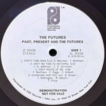 画像をギャラリービューアに読み込む, FUTURES / PAST, PRESENT AND THE FUTURES