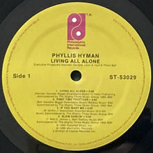 画像をギャラリービューアに読み込む, PHYLLIS HYMAN / LIVING ALL ALONE