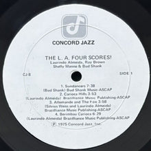画像をギャラリービューアに読み込む, L.A. FOUR / SCORES!
